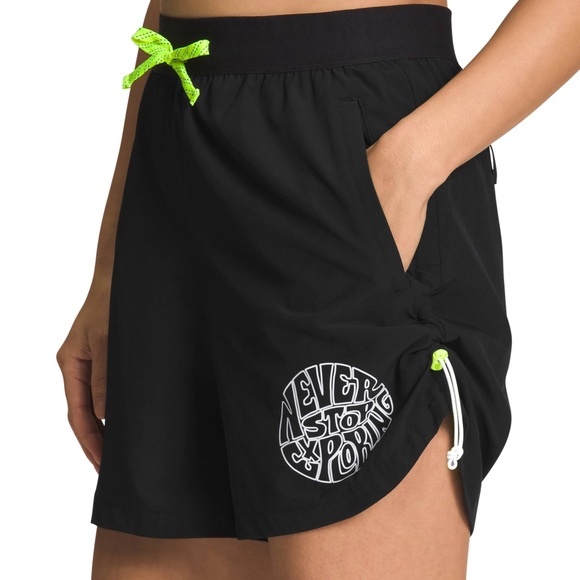 The North Face Women’s Black Trailwear OKT Trail Short - Medium NWT - Picture 3 of 9